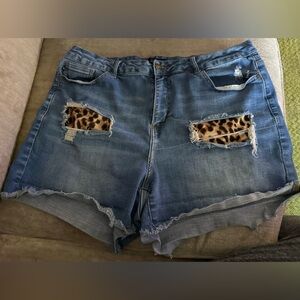 Judy Blue Blue Denim Shorts with Leopard Details